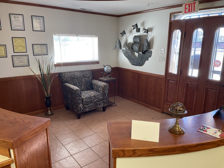 More Photos Of 219 & 303 W Chase st, Springfield Light Distribution For Lease