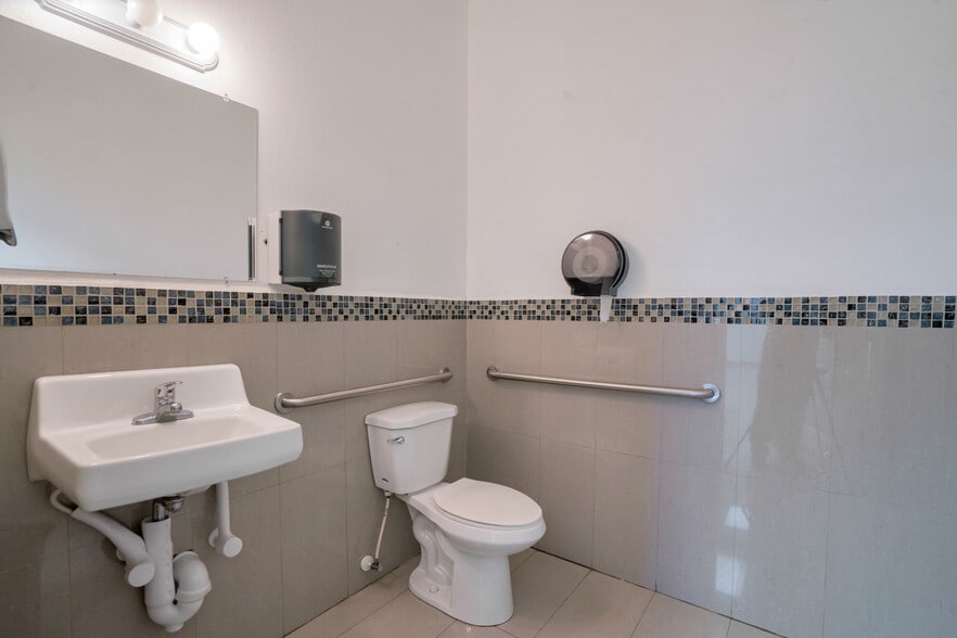 More Photos Of 2101 Central Blvd, Brownsville Auto Dealership For Sale