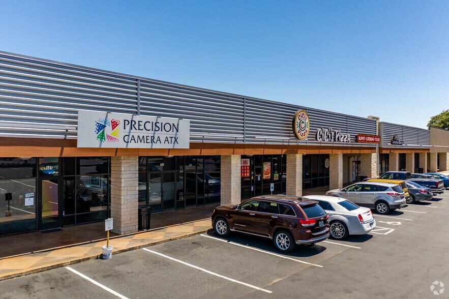 More Photos Of 1901 W William Cannon Dr, Austin Freestanding For Lease