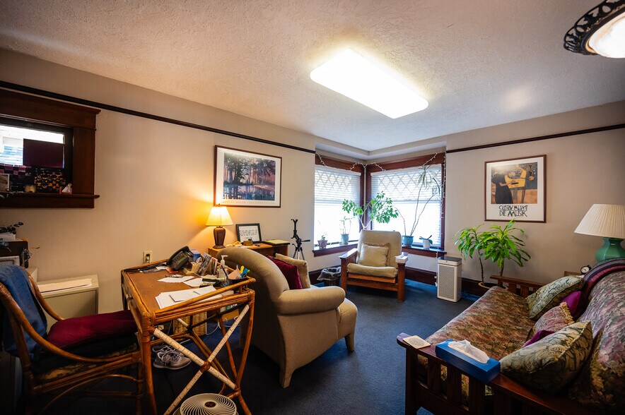 More Photos Of 1934 NE Broadway St, Portland Medical For Sale