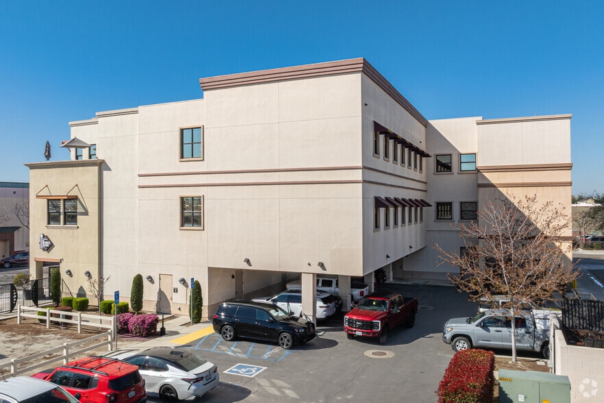 More Photos Of 400-410 E Main St, Visalia Office For Lease