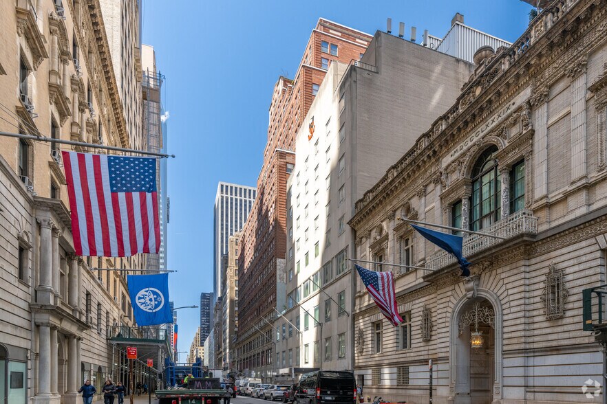 More Photos Of 28 W 44th St, New York Office For Lease