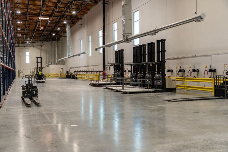 More Photos Of Rogers Rd, Patterson Industrial For Lease