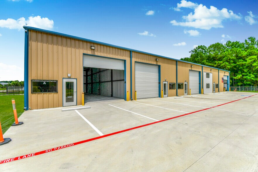 More Photos Of 31588 Industrial Park Dr, Pinehurst Warehouse For Lease