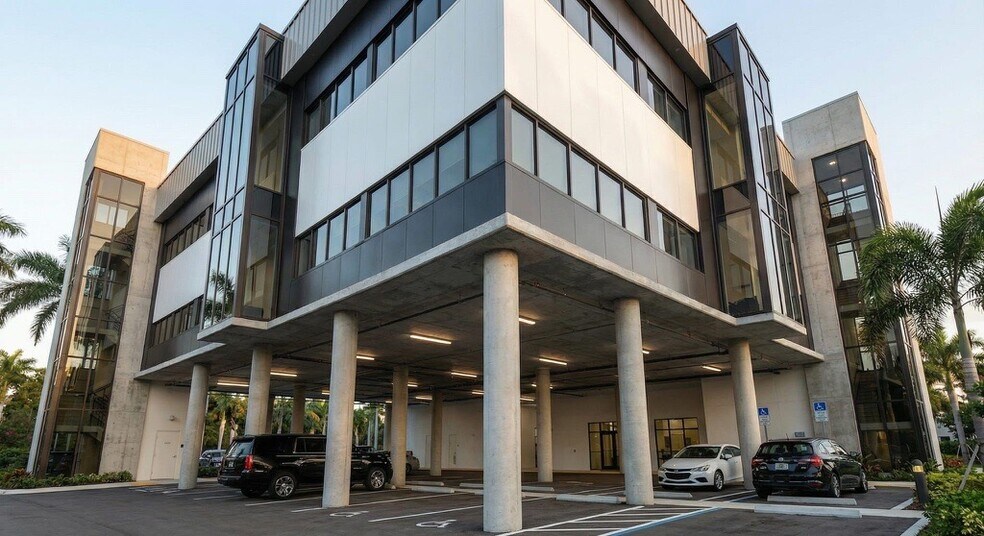 More Photos Of 4970 Barkley Cir, Fort Myers Medical For Sale