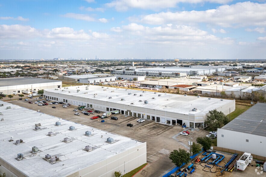 More Photos Of 13259-13279 N Promenade Blvd, Stafford Warehouse For Lease