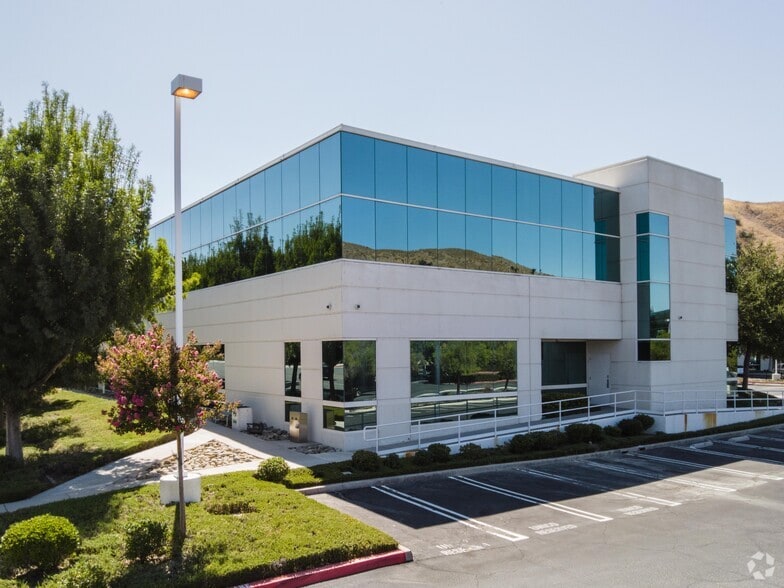 More Photos Of 26050 Mureau Rd, Calabasas Office For Lease