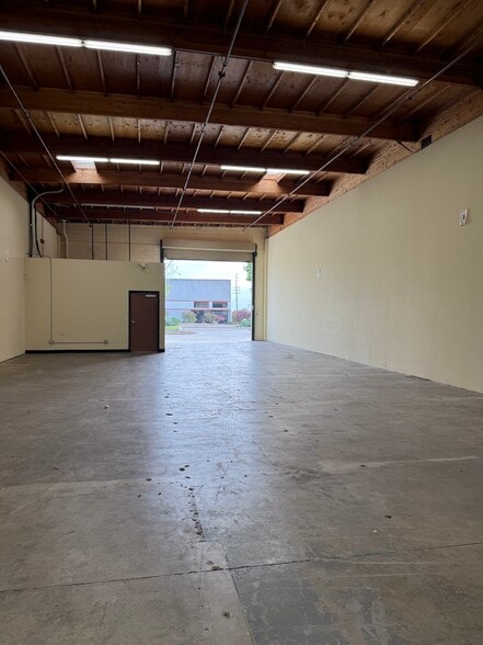 More Photos Of 4041 Transport St, Ventura Warehouse For Lease