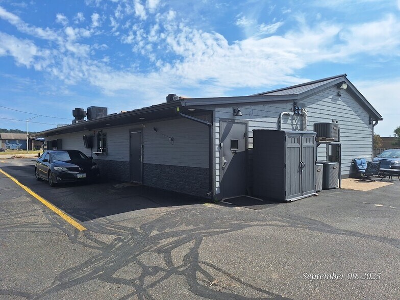More Photos Of 37505 US Highway 18, Prairie Du Chien Restaurant For Sale