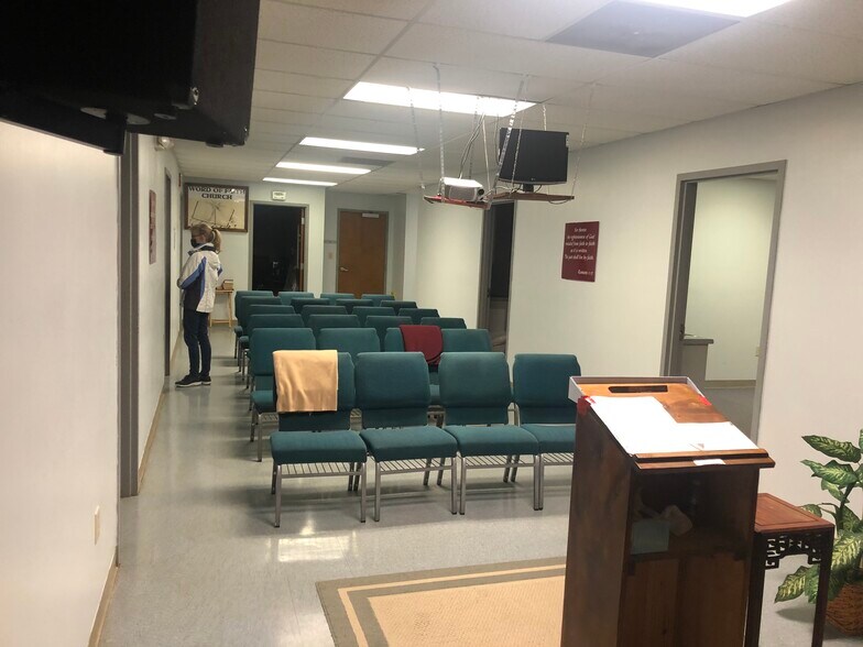 More Photos Of 722 Rockbridge Rd SW, Lilburn Religious Facility For Lease