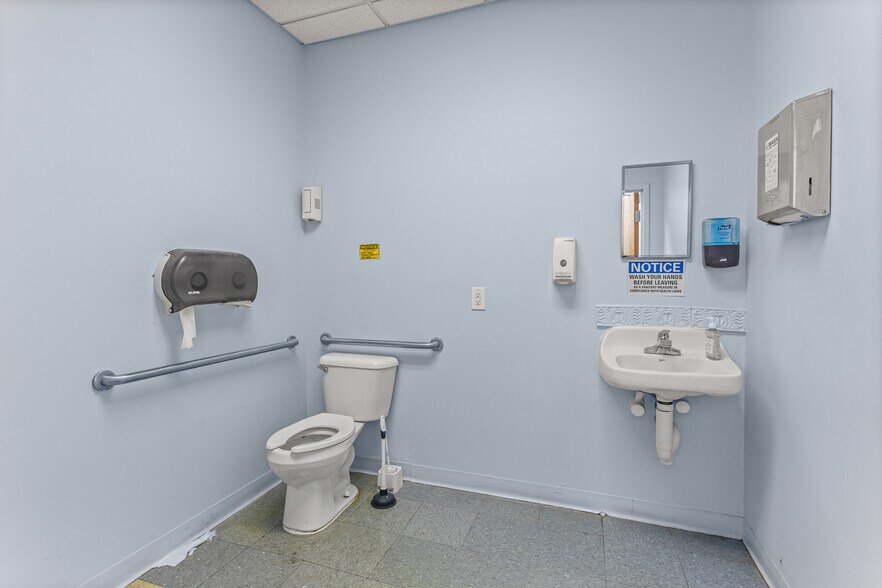 More Photos Of 18917 Joy Rd, Detroit Medical For Sale