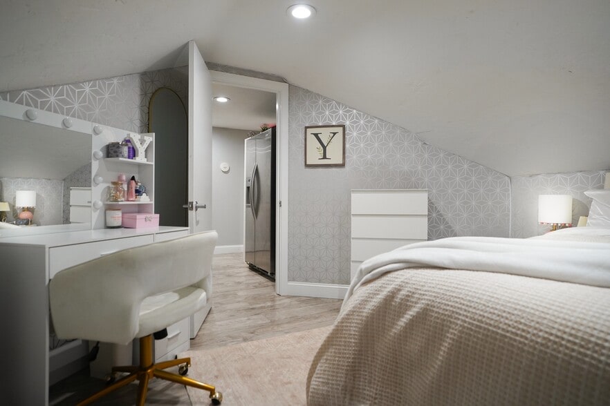 More Photos Of 712 Main St, Hyannis Storefront Retail Office For Sale