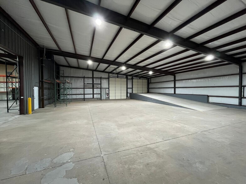 More Photos Of 14555 Hwy 75, Van Alstyne Distribution For Lease