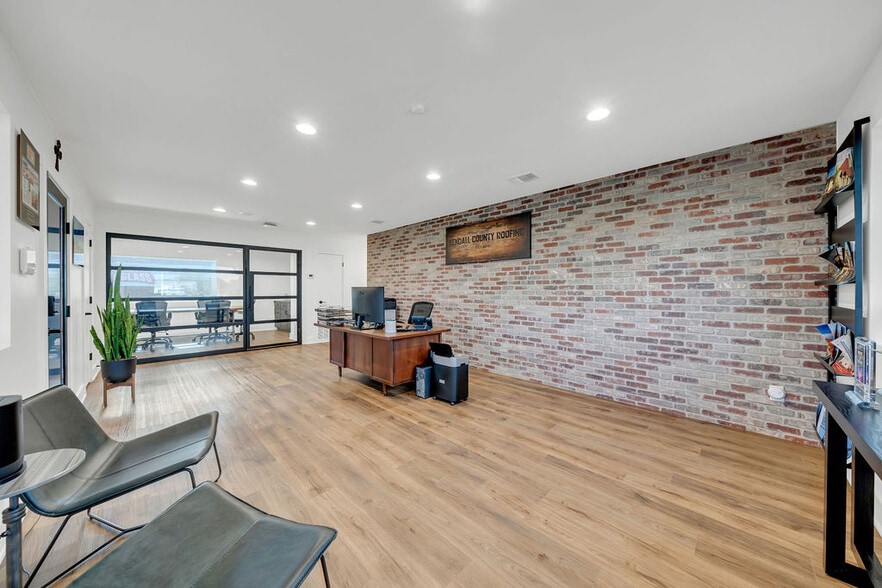 More Photos Of 117 Commerce Ave, Boerne Office For Sale