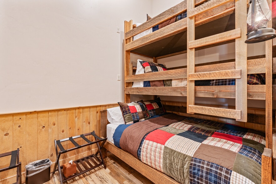 More Photos Of 417 Main St, Ashton Specialty For Sale