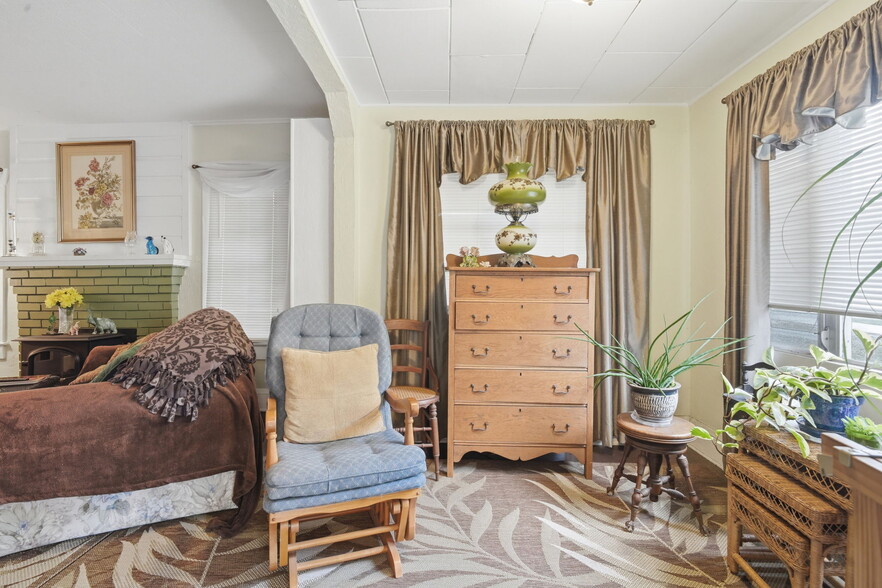 More Photos Of 718 E New York Ave, Deland Specialty For Sale