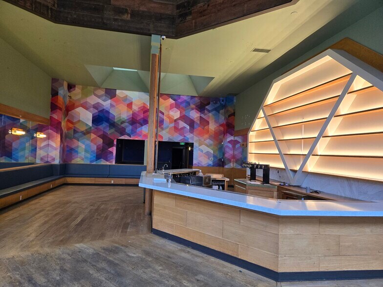 More Photos Of 1440 NE Broadway St, Portland Storefront For Lease