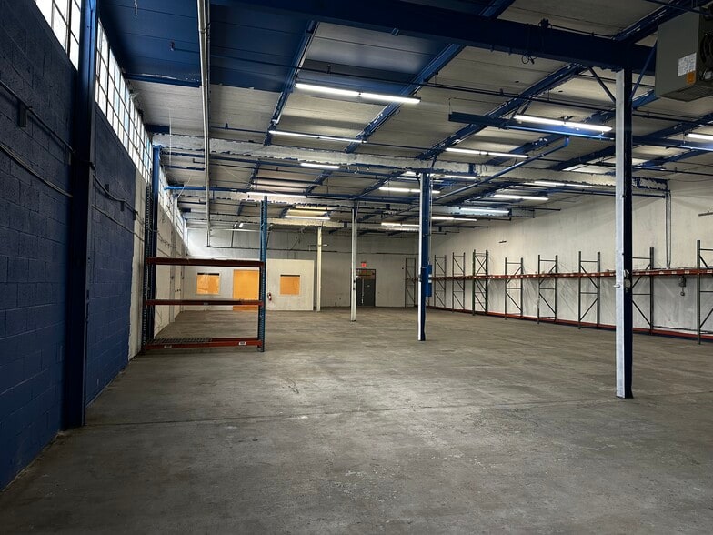 More Photos Of 395 Westbury Blvd, Hempstead Warehouse For Lease
