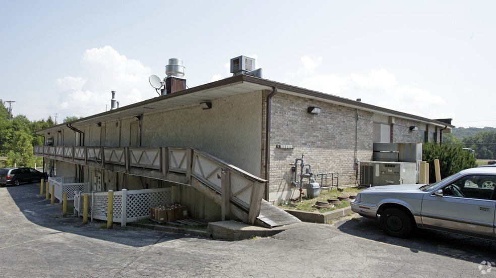 More Photos Of 7095 Metropolitan Blvd, Barnhart Storefront For Lease