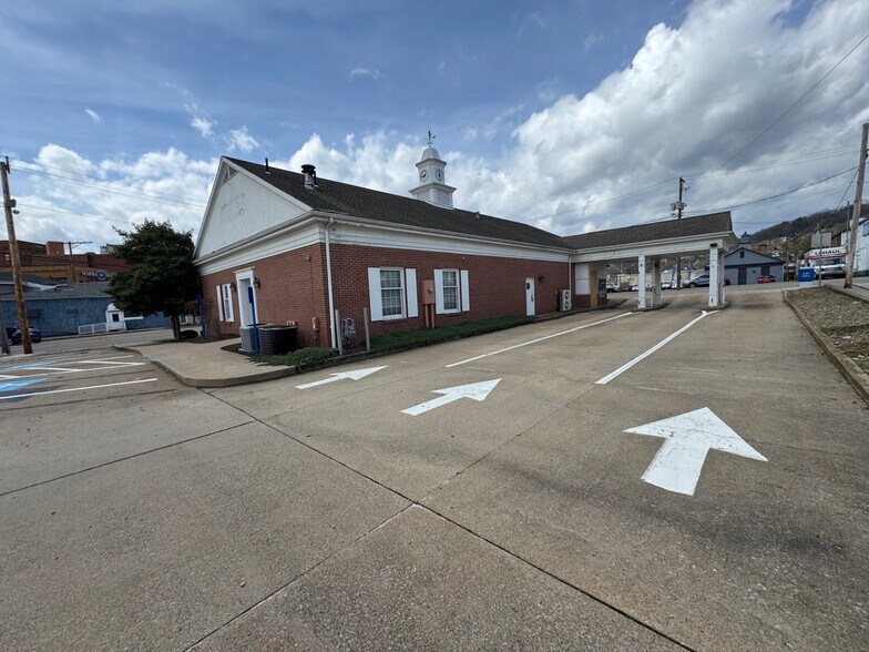 More Photos Of 530 Broadway, East Liverpool Bank For Sale