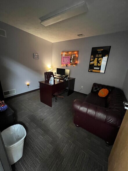 More Photos Of 1645 Rostraver Rd, Belle Vernon Office For Sale