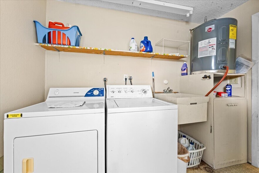 More Photos Of 5812 Missouri Ave, New Port Richey Flex For Sale