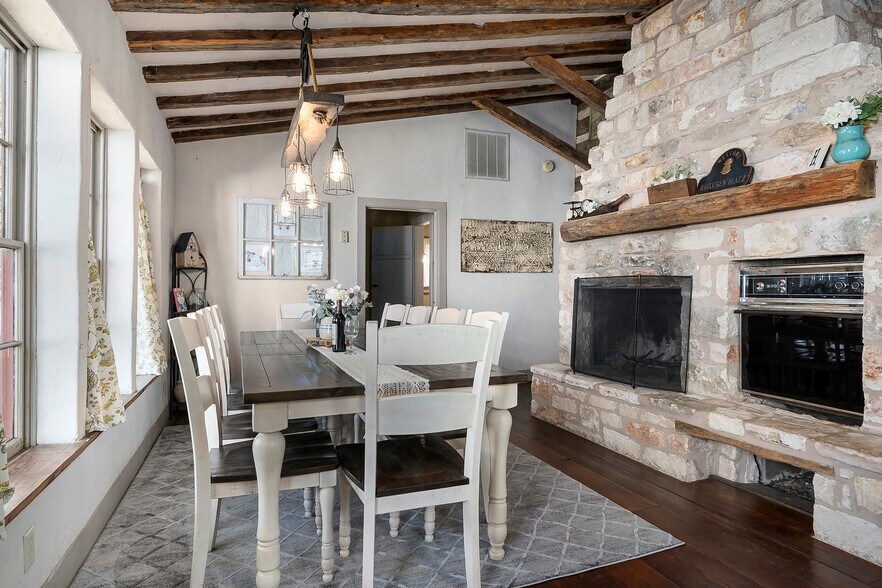 More Photos Of 104 E Austin St, Fredericksburg Storefront Retail Residential For Sale