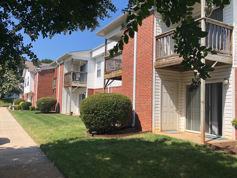 More Photos Of 1300 Pamlico St, Charlotte Apartments For Sale