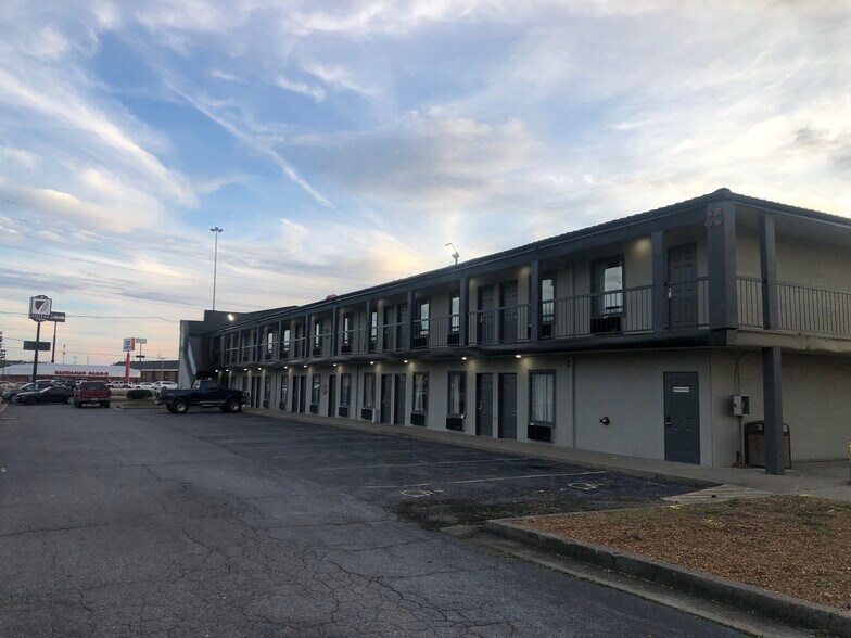 More Photos Of 5001 Hinkleville Rd, Paducah Hotel For Sale