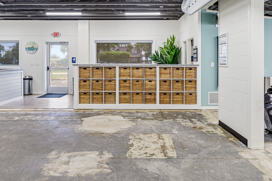 More Photos Of 9073 Heckscher Dr, Jacksonville Storefront Retail Office For Sale