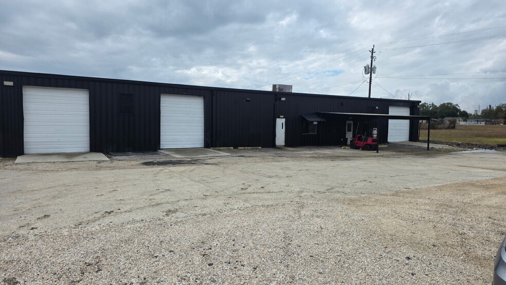 Primary Photo Of 1801 Decker Dr, Baytown Light Distribution For Lease