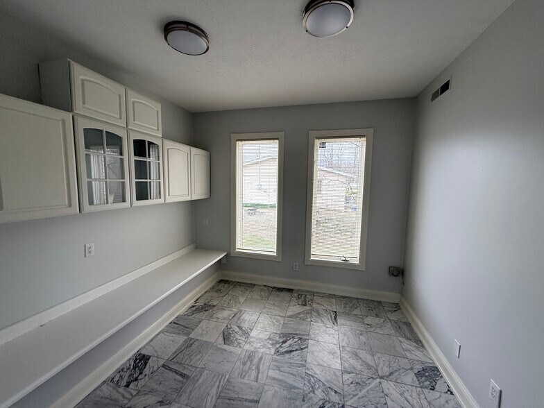 More Photos Of 3802 W 96th St, Indianapolis Office For Lease