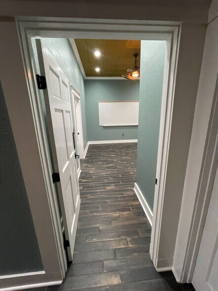 More Photos Of 9 W Main St, Ardmore Office For Sale