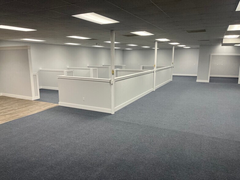 More Photos Of 3120-3131 E Riverside Dr, Fort Myers Flex For Sale