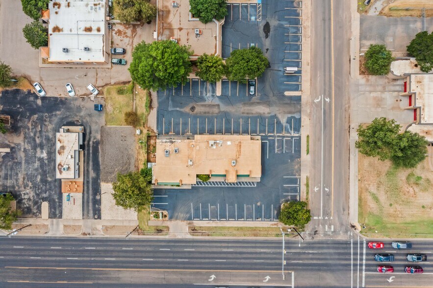 More Photos Of 7902 Slide Rd, Lubbock Veterinarian Kennel For Lease