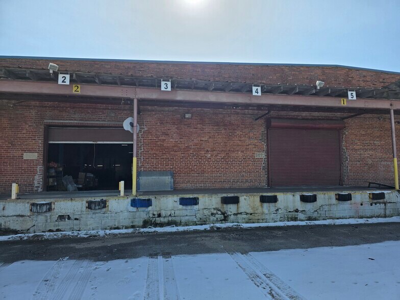 More Photos Of 827 Douglas Ave, Portsmouth Warehouse For Lease