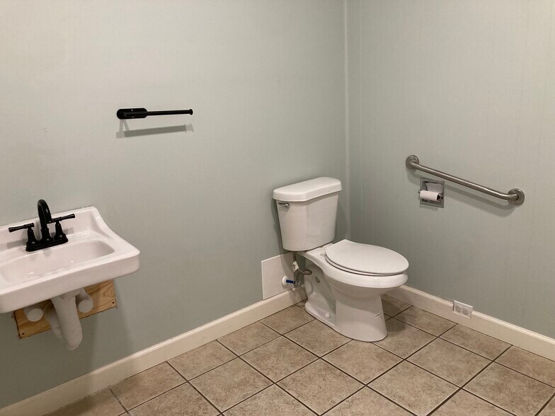 More Photos Of 18 W Gibson St, Hartwell Medical For Lease