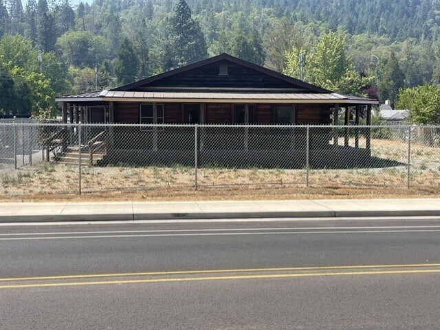 More Photos Of 115 Phillips St, Canyonville General Retail For Sale