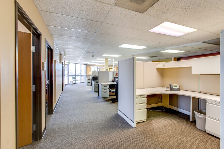 More Photos Of 7399 S Tucson Way, Centennial Flex For Lease