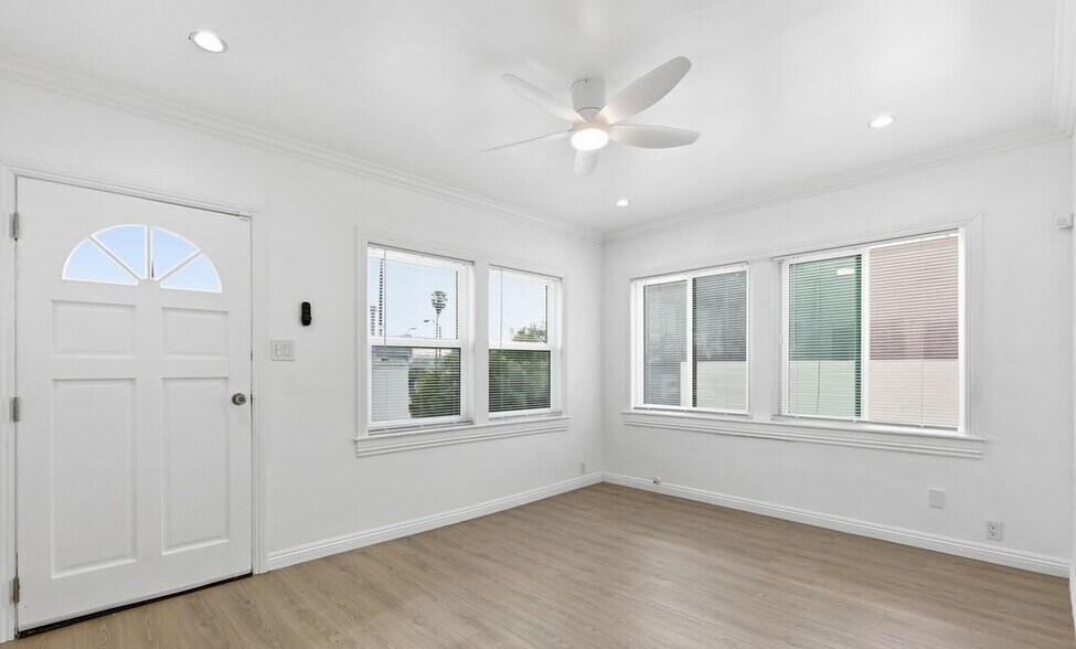 More Photos Of 2709 Santa Monica Blvd, Santa Monica Storefront Retail Residential For Sale