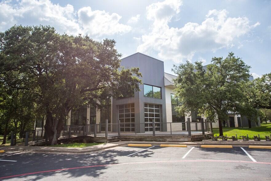 More Photos Of 4001 W Parmer Ln, Austin Office For Lease