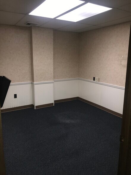 More Photos Of 227 N Jefferson St, New Castle Medical For Sale