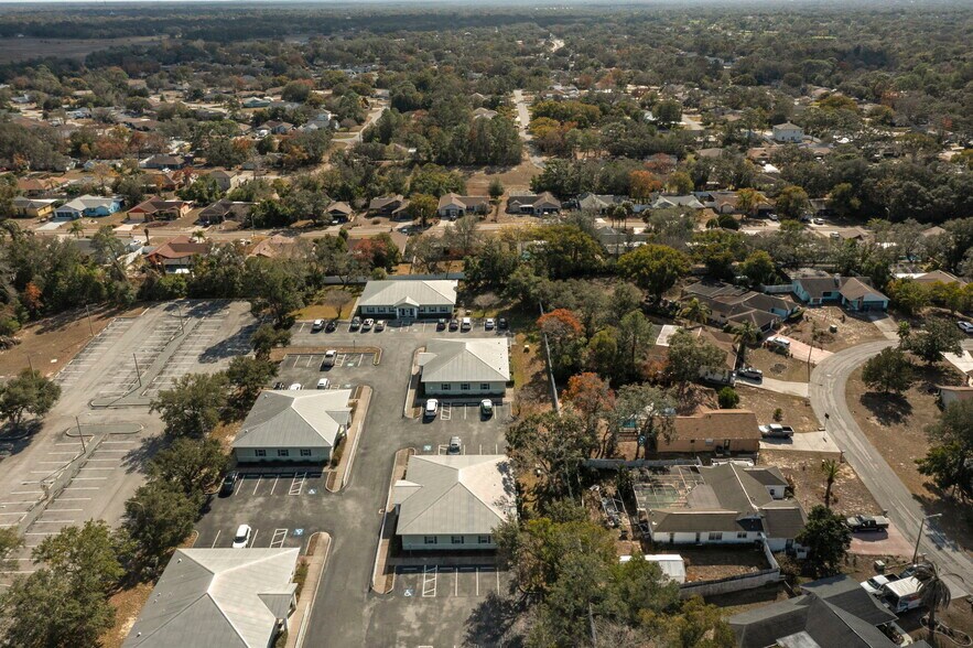 More Photos Of 8352 Forest Oaks Blvd, Spring Hill Office For Sale