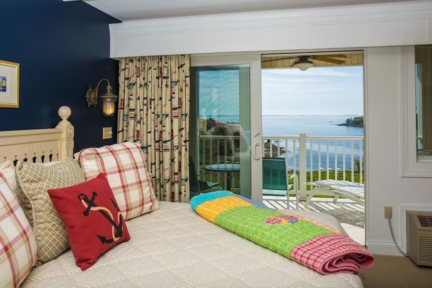More Photos Of 886 Commercial St, Rockport Hotel For Sale