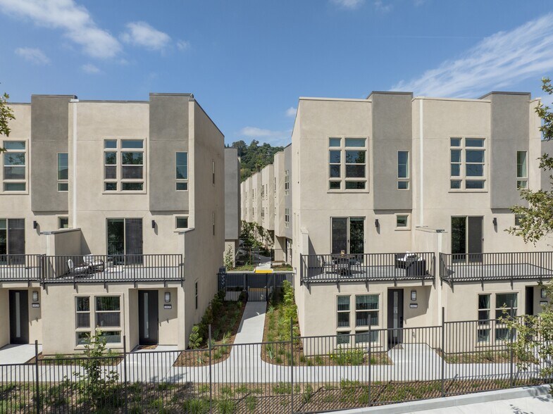 More Photos Of 1771 Blake Ave, Los Angeles Apartments For Lease