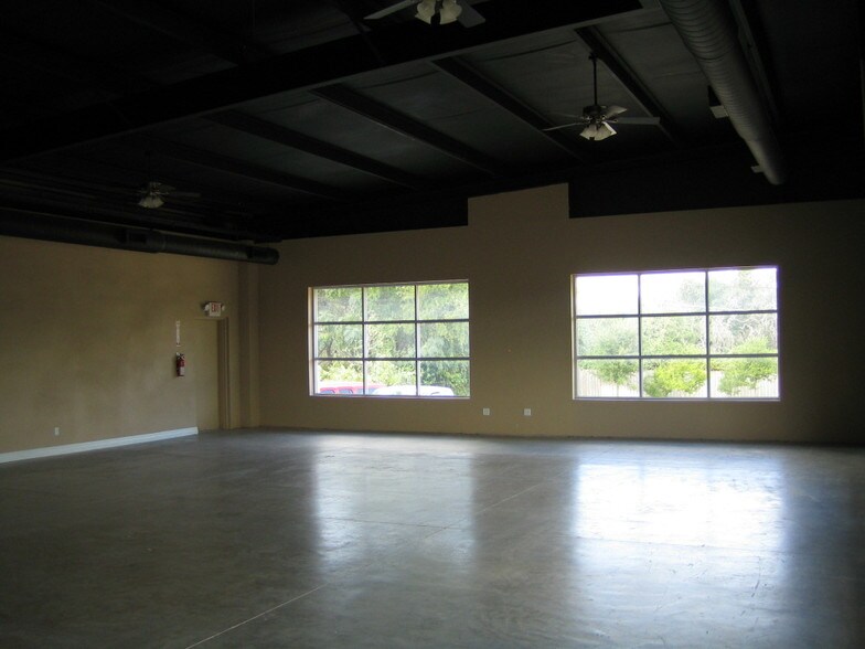 More Photos Of 2423 S Bell Blvd, Cedar Park Freestanding For Sale