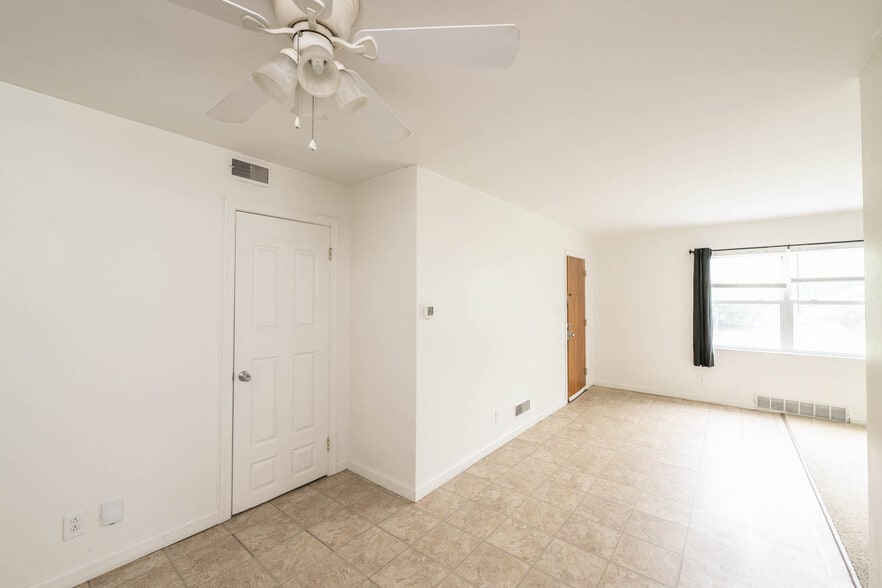 More Photos Of 349 Orchard Dr, Oakwood Apartments For Sale