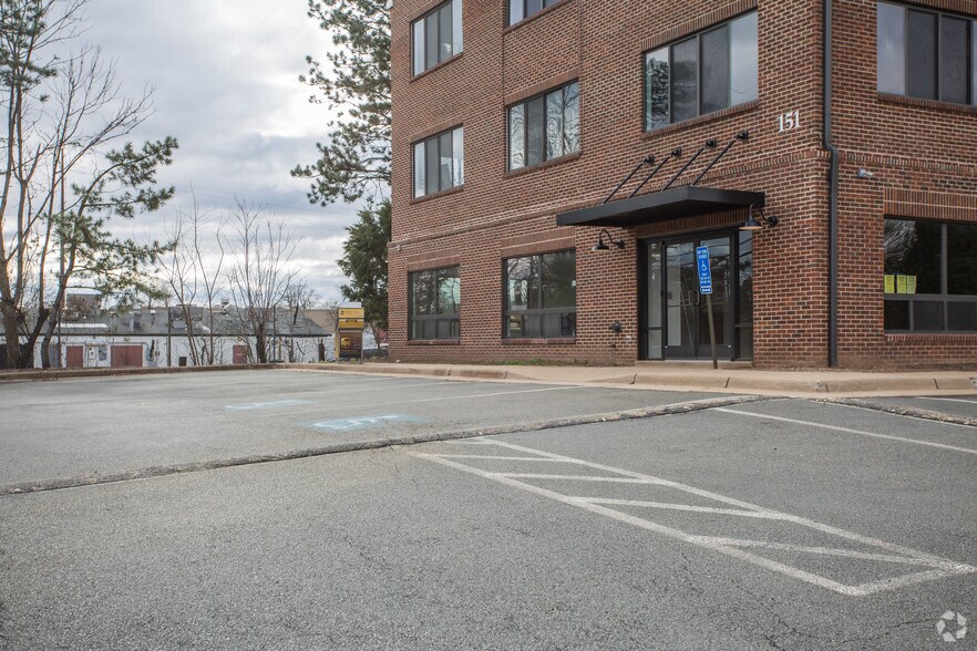 More Photos Of 151 Spring St, Herndon Medical For Lease