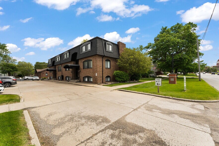More Photos Of 250 N Main St, Crown Point Office For Sale