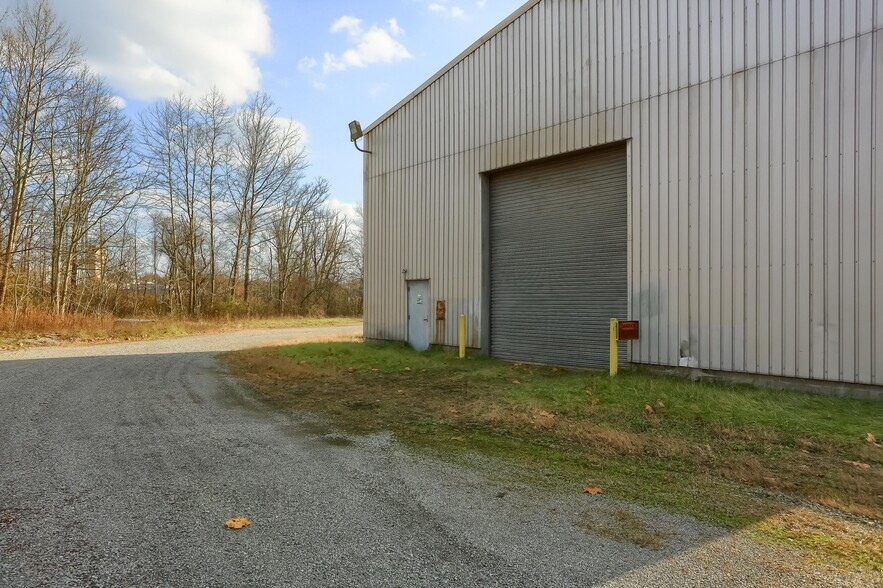 More Photos Of 800 N Water Ave, Sharon Service For Lease